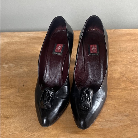 Vintage Anne Klein black leather heels 7.5 medium - Picture 1 of 7